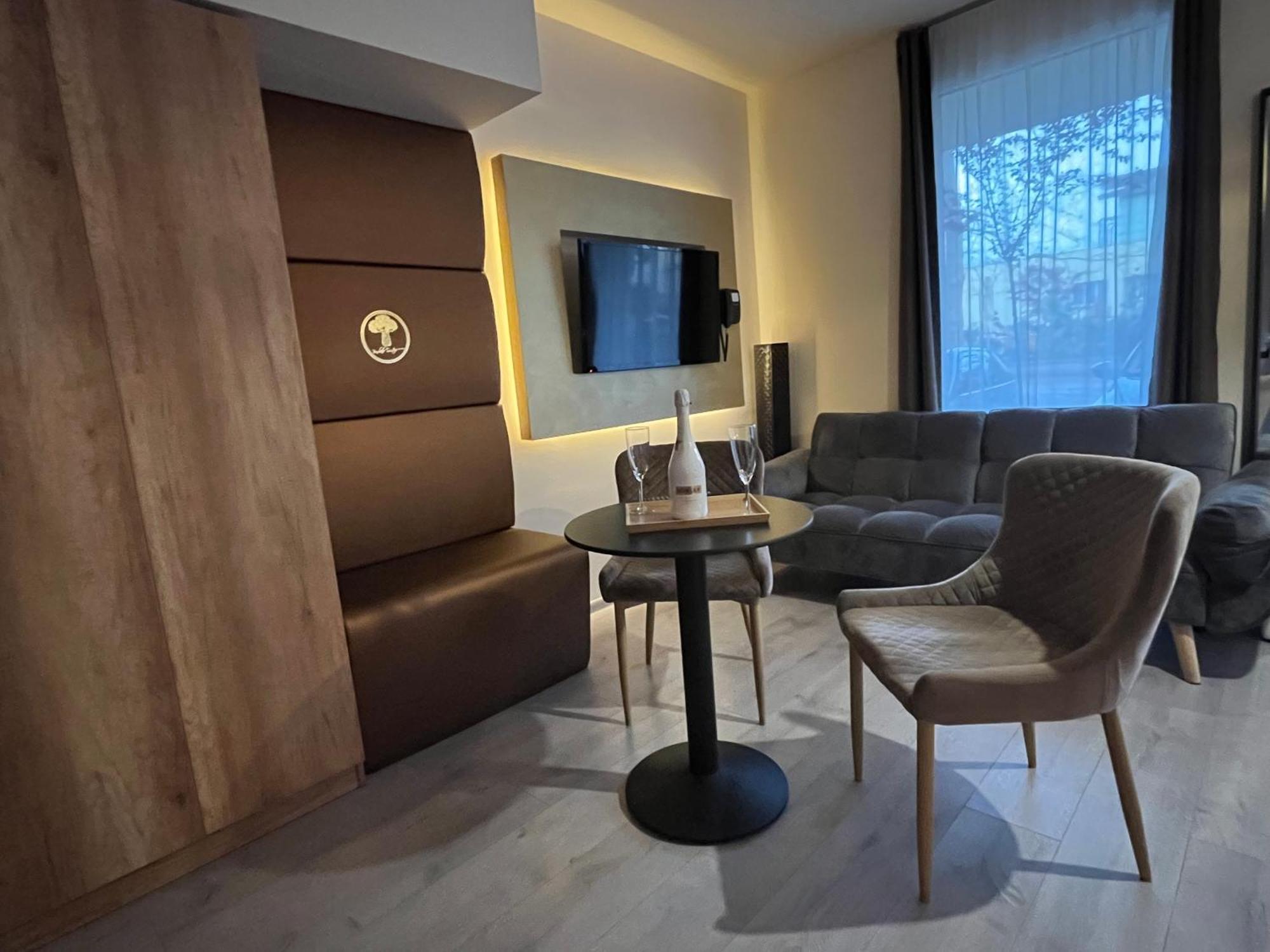 Baobab Suites Siofok Ngoại thất bức ảnh