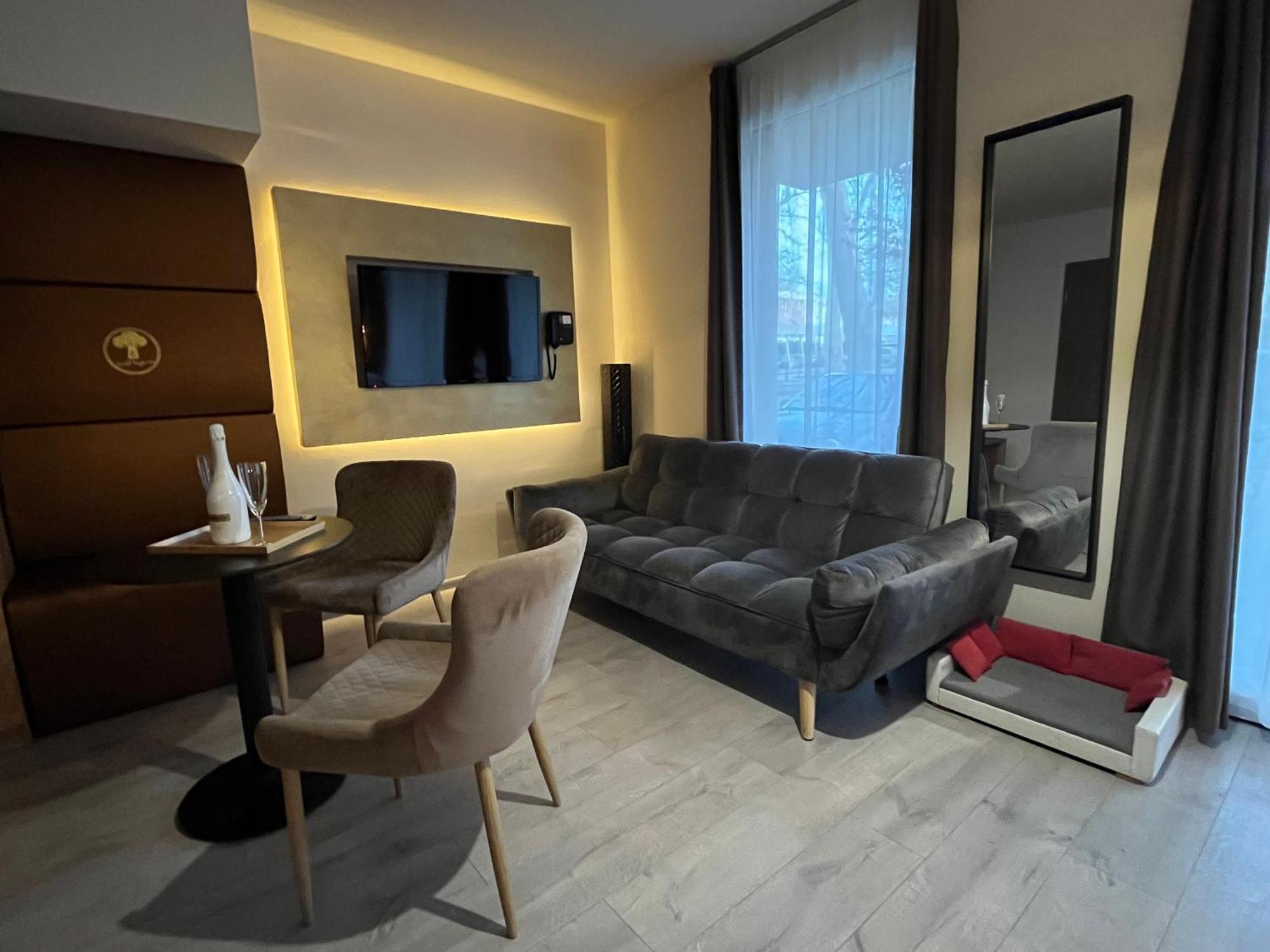Baobab Suites Siofok Ngoại thất bức ảnh
