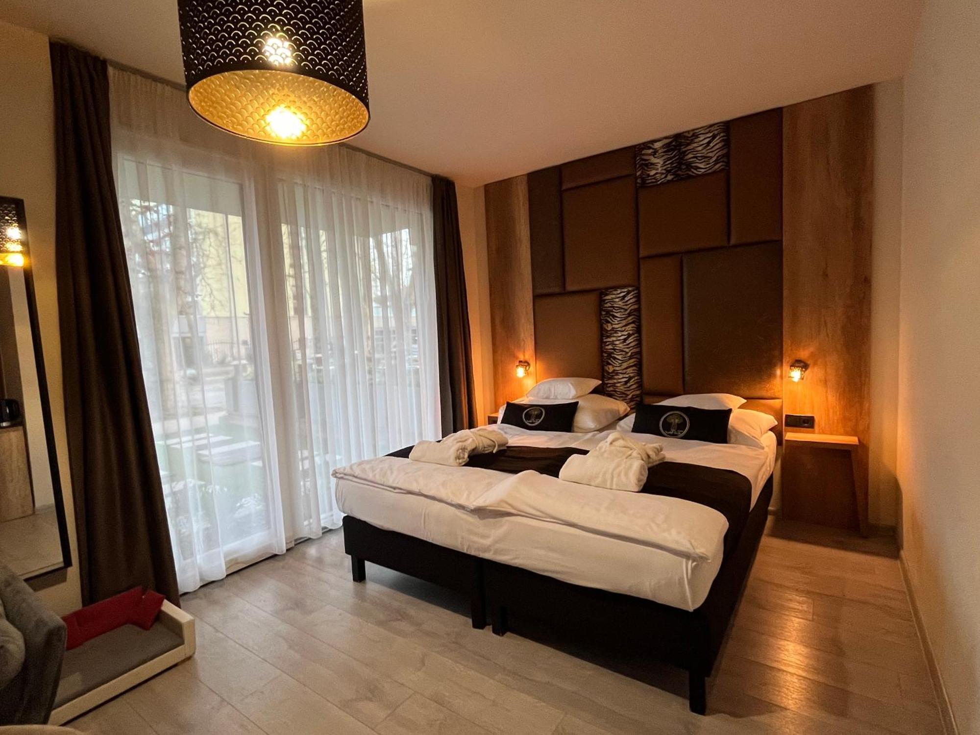 Baobab Suites Siofok Ngoại thất bức ảnh