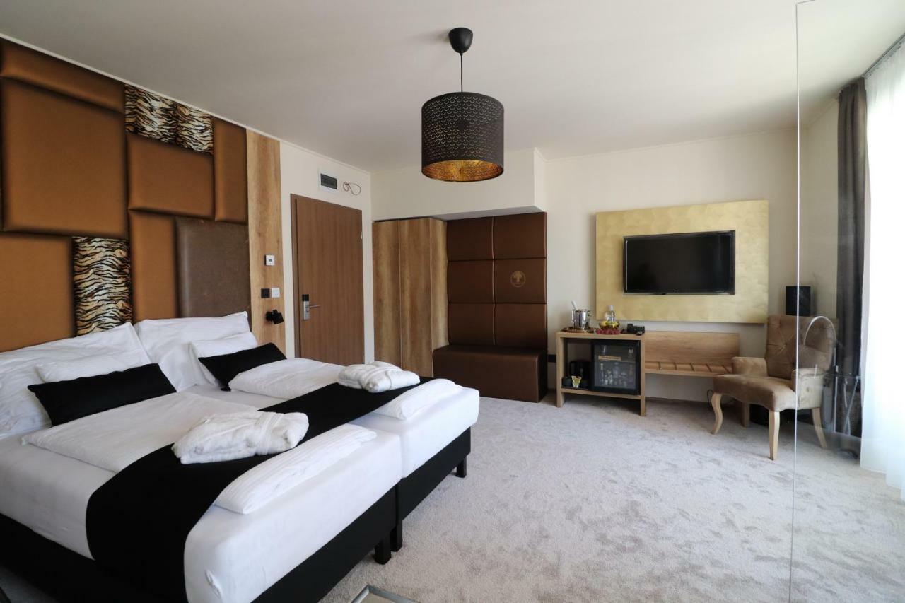 Baobab Suites Siofok Ngoại thất bức ảnh