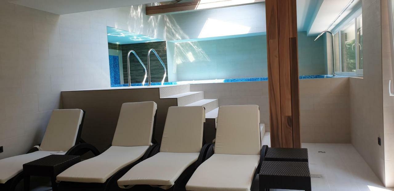 Baobab Suites Siofok Ngoại thất bức ảnh