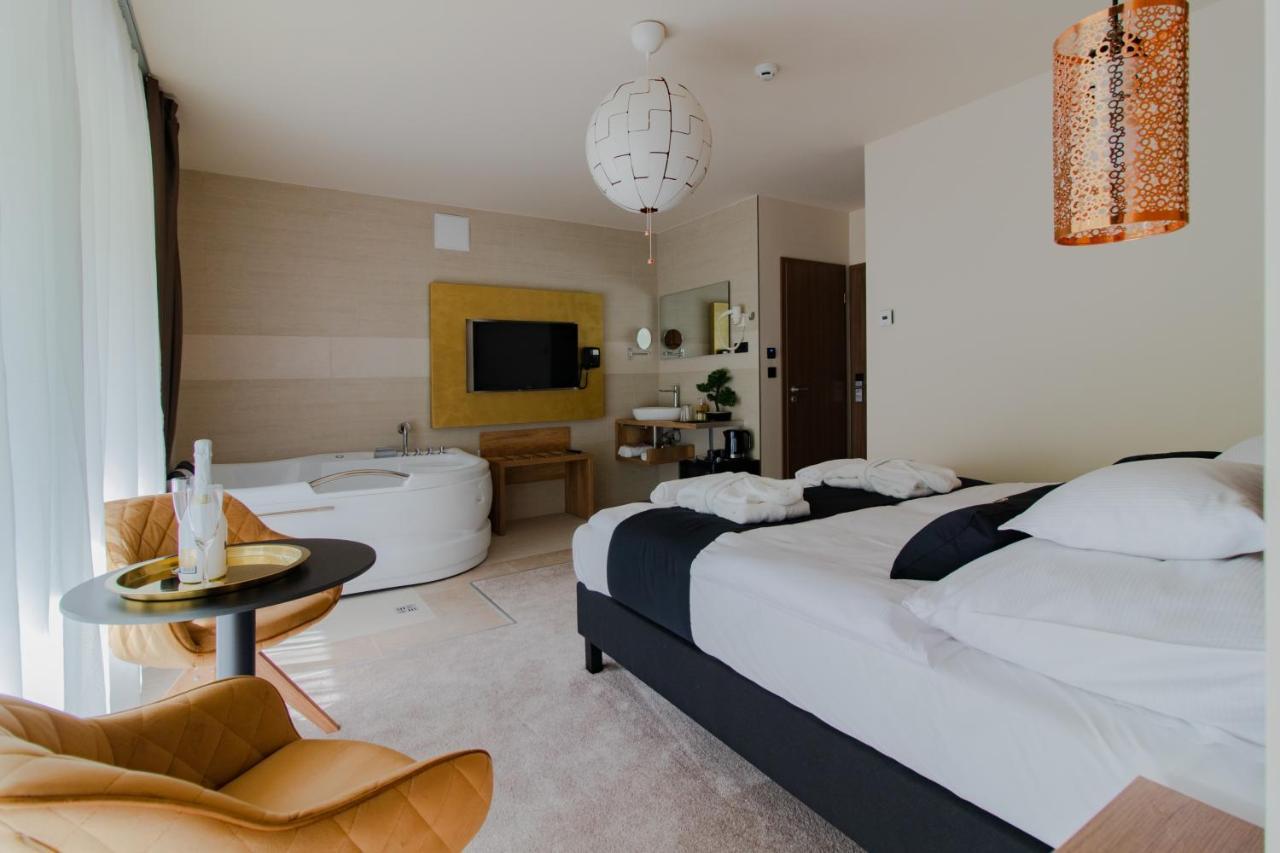 Baobab Suites Siofok Ngoại thất bức ảnh