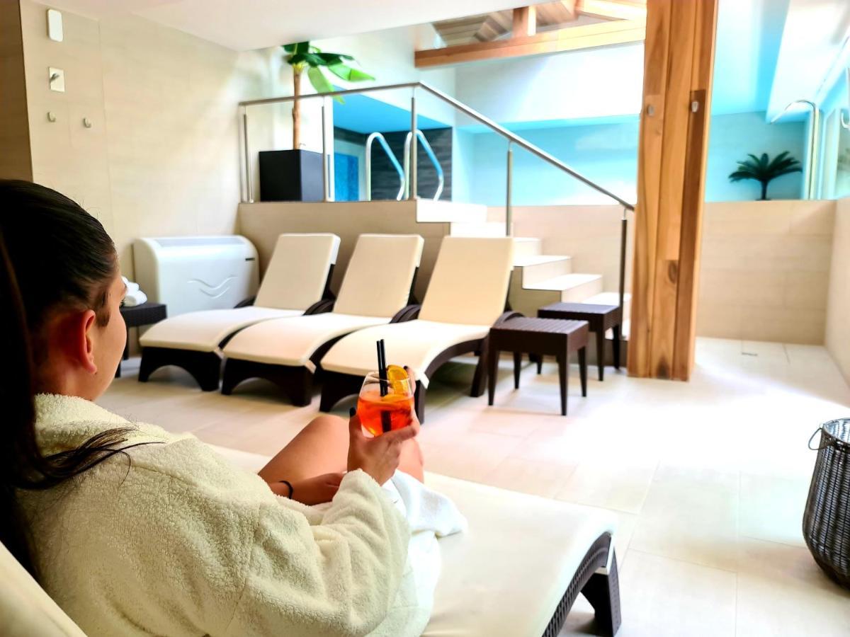 Baobab Suites Siofok Ngoại thất bức ảnh